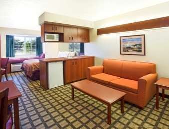 Microtel Inn & Suites By Wyndham Holland Habitación foto